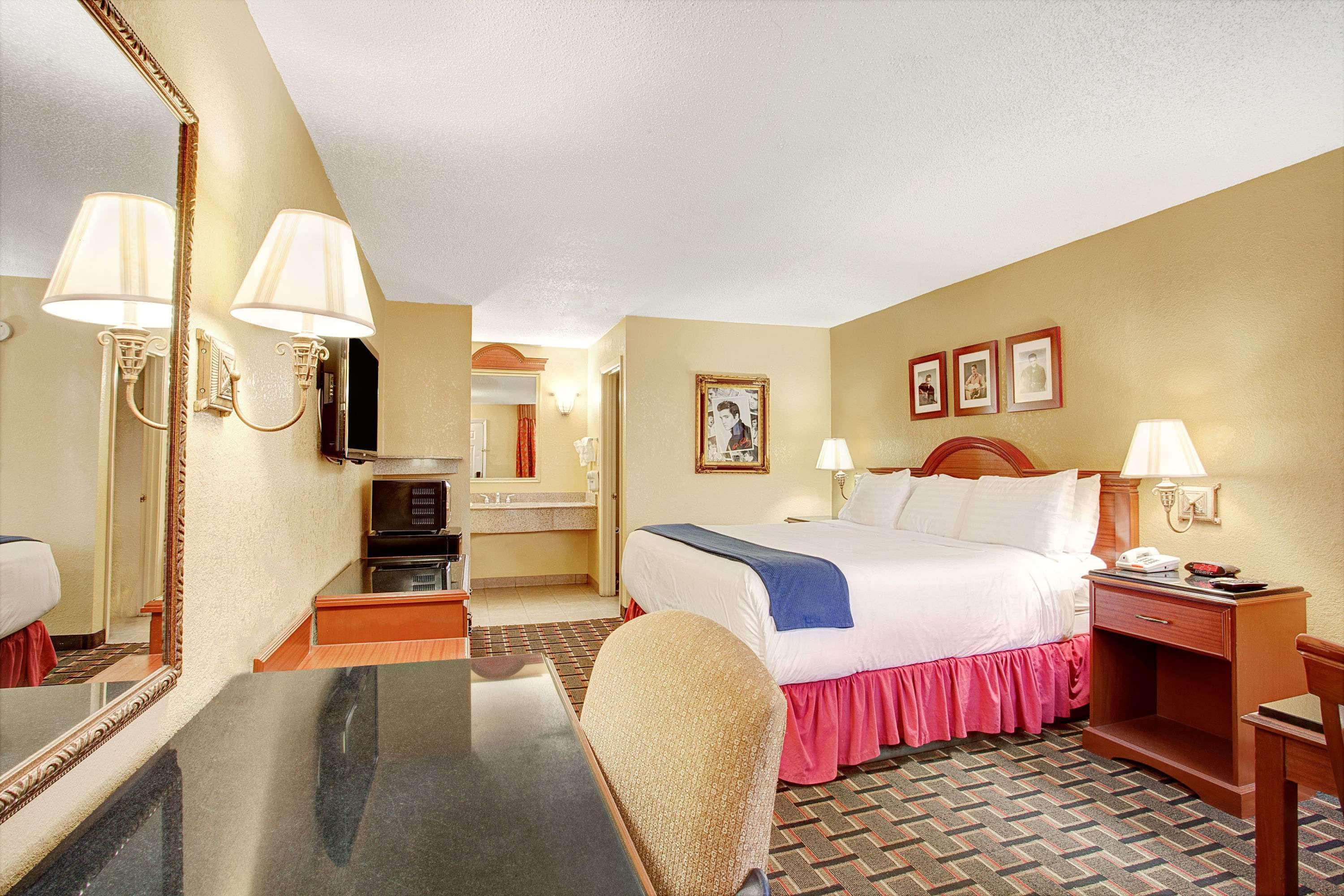 Days Inn By Wyndham Memphis At Graceland Εξωτερικό φωτογραφία