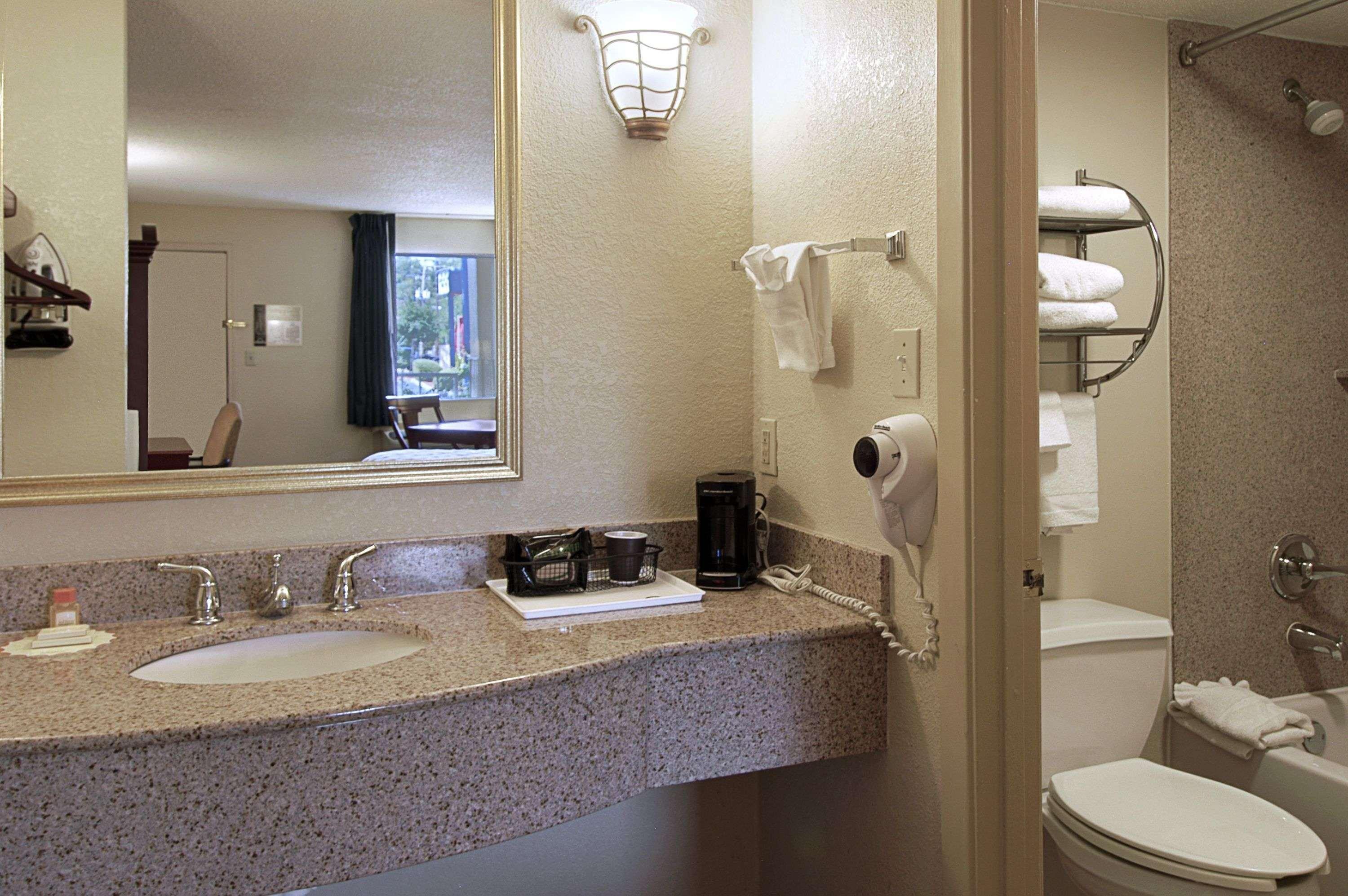 Days Inn By Wyndham Memphis At Graceland Εξωτερικό φωτογραφία