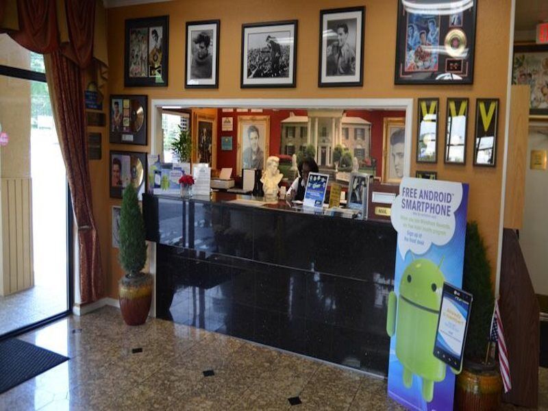 Days Inn By Wyndham Memphis At Graceland Εξωτερικό φωτογραφία